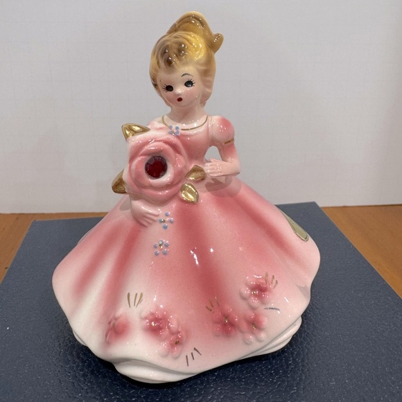 Josef Originals Other - Josef 1950s vintage birthday figurine january garnet